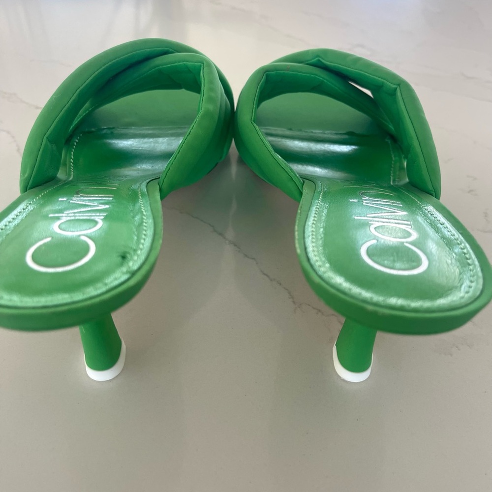 Excellent Condition Calvin Klein Sandal. Green. Size 9. - Picture 3 of 5